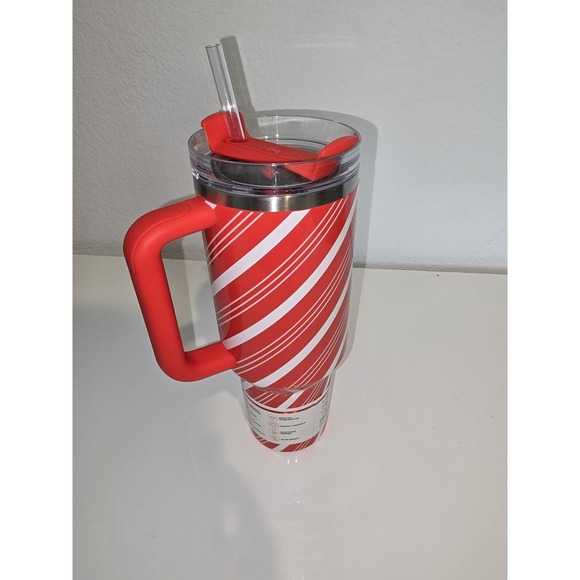 Stanley 40oz S H2.0 FlowState Quencher Tumbler Candy Cane Twist W/ Keychain - Picture 8 of 13